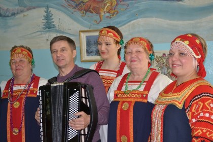 Баян и гармонь подарил творческим коллективам Тулунского района Дмитрий Баймашев